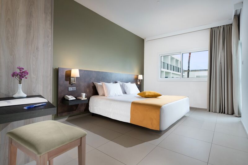 Mayfair Gardens & Hotel Paphos On The Beach